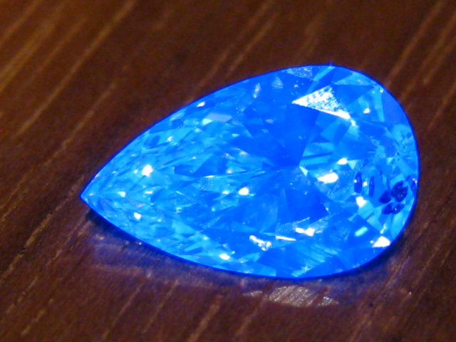 Diamond turns blue sales in uv light